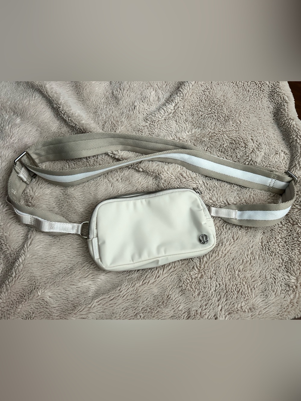 lululemon Everywhere Crossbody bag Cream Like New